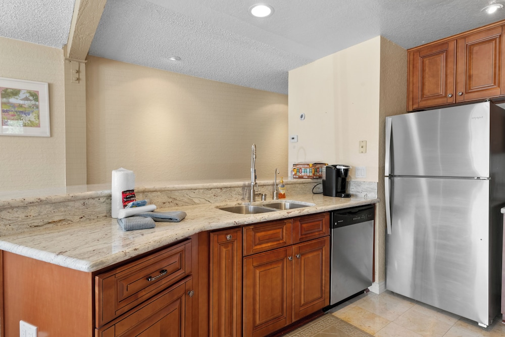 Lakeview Condo