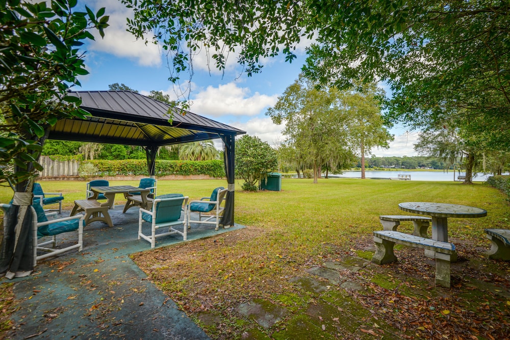 Lakefront Keystone Heights Home w/ Boat Dock!