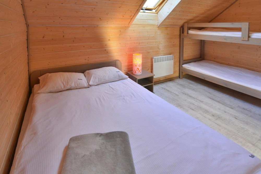Holiday Homes Near the Beach, Sauna, Whirlpool