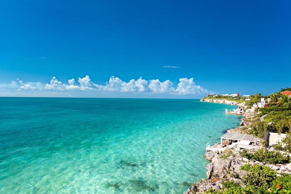 La Mer Villa South Oceanfront Luxury on Sapodilla Bay