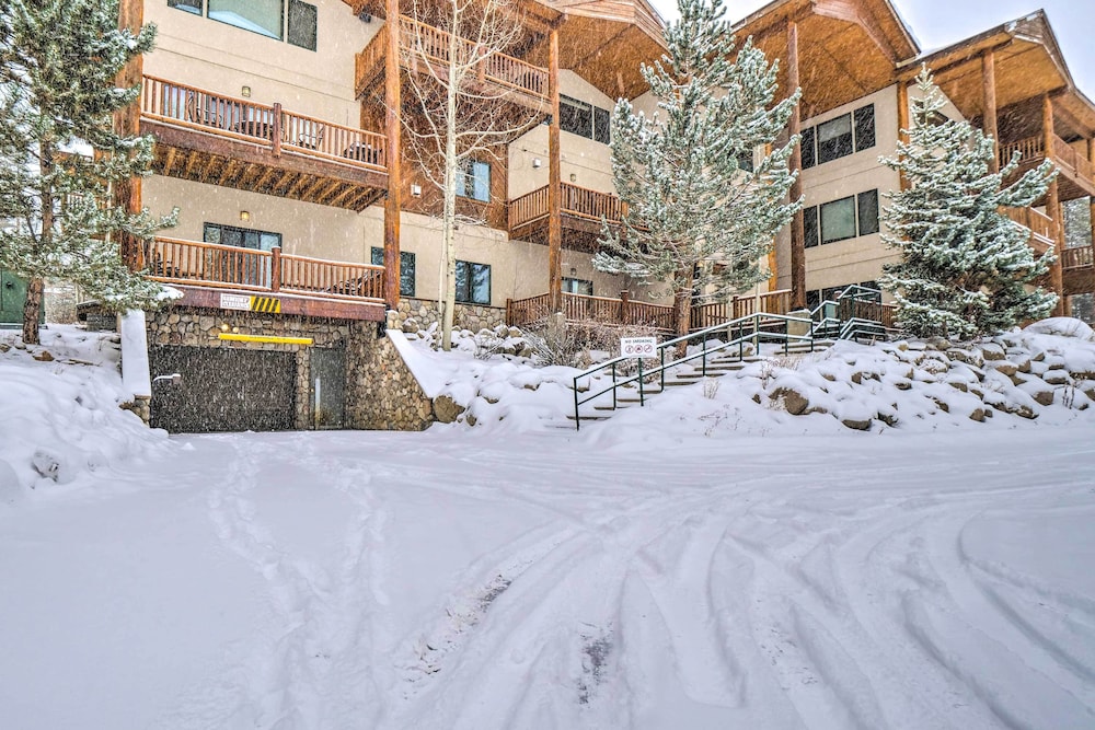 Winter Park Condo w/ Balcony & Mtn Views!