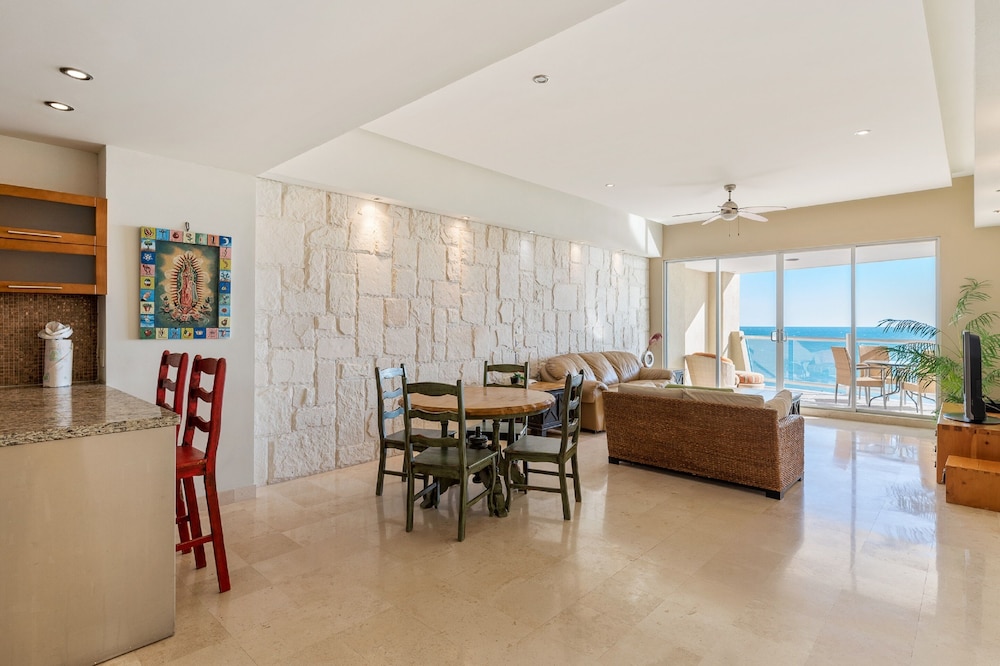 Encanto Living 0403 -1BR by Kivoya