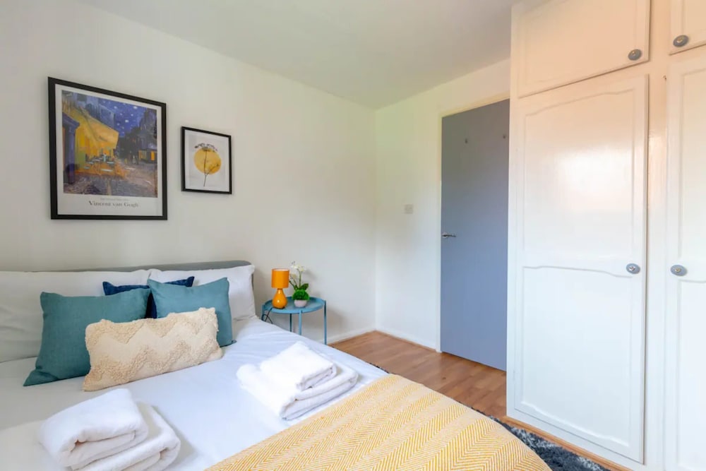 Bright 3 Bedroom House With Terrace, 16 Mins to Big Ben