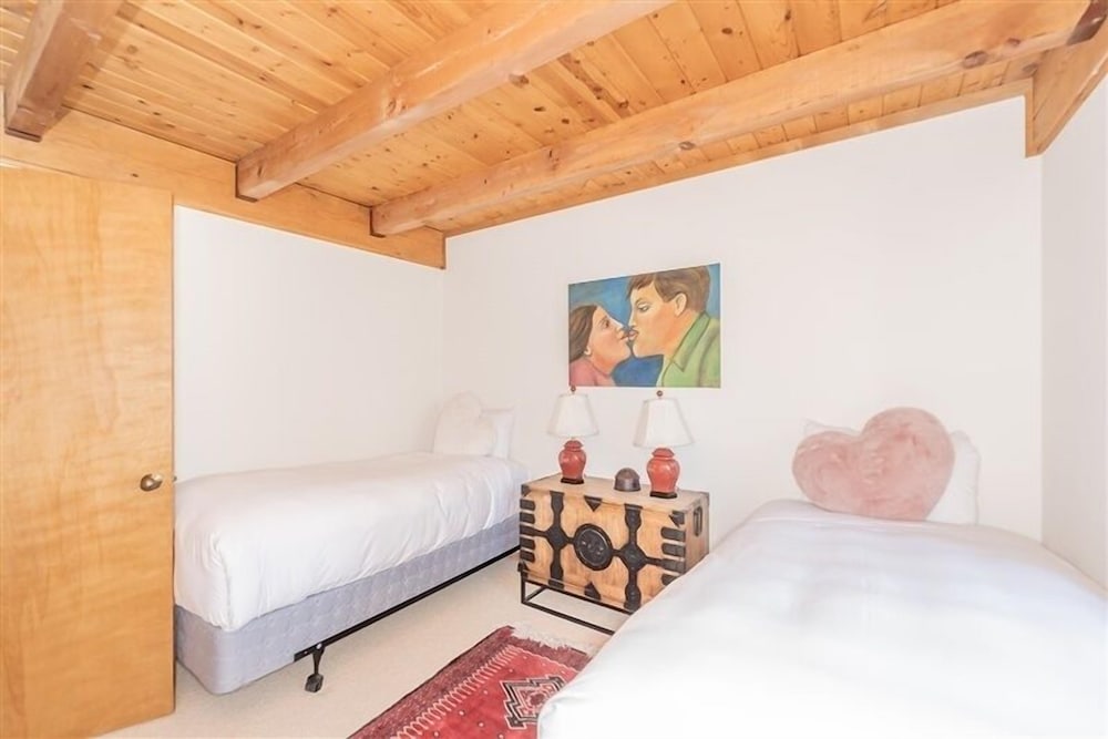 3BR+Den Home Overlooking Martis Valley by RedAwning Save 10% on 3 Nights, 15% on 5 Nights! view 4