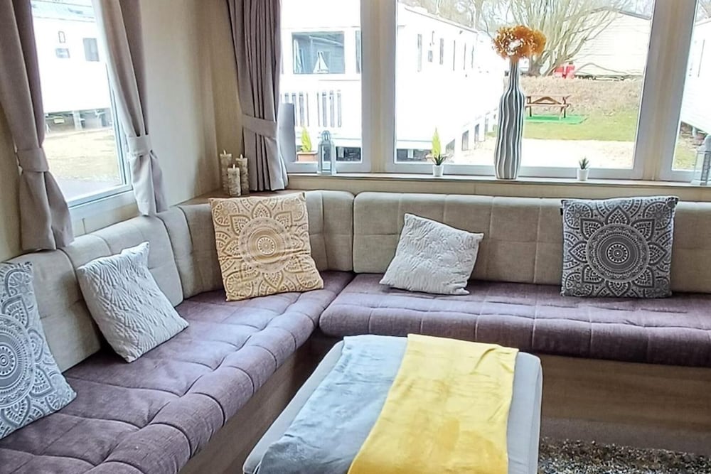Luxury Family Lodge, Decking, Parking, Tattershall
