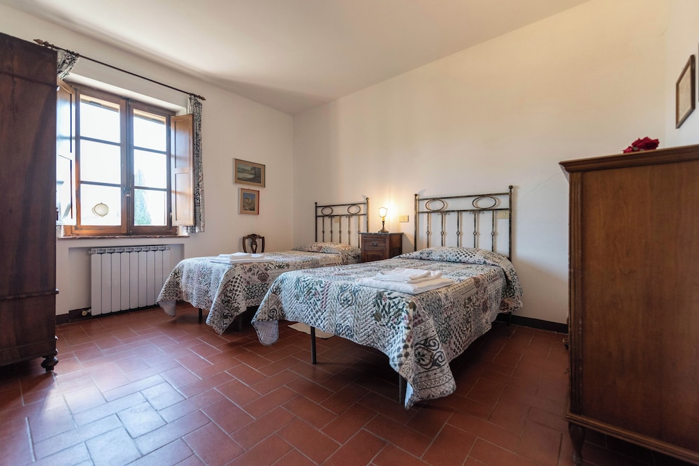 Country Villa In Tuscan Hills