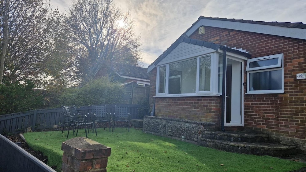Amani 2-bed Bungalow - Sleeps 4 - Pet Friendly