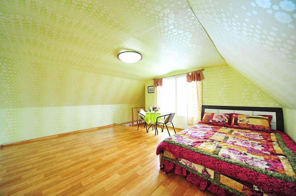 Star Song Pension