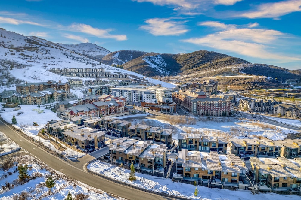 Northern Slope by Avantstay Stunning Ski In Out Condo w Hot Tub