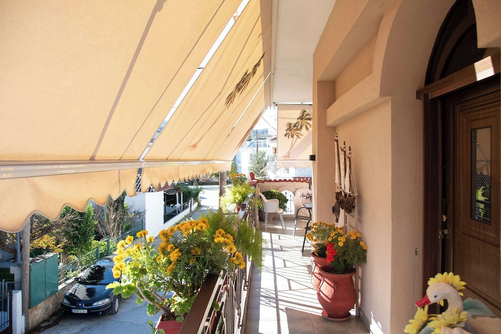 Sunrise Suite Olympiada - Luxury Beachfront Escape