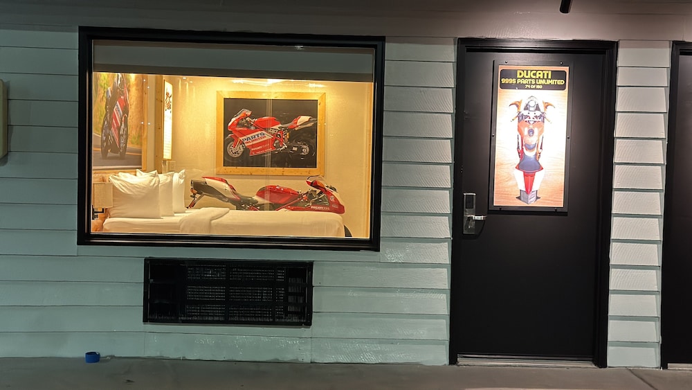 Motorcycle Inn