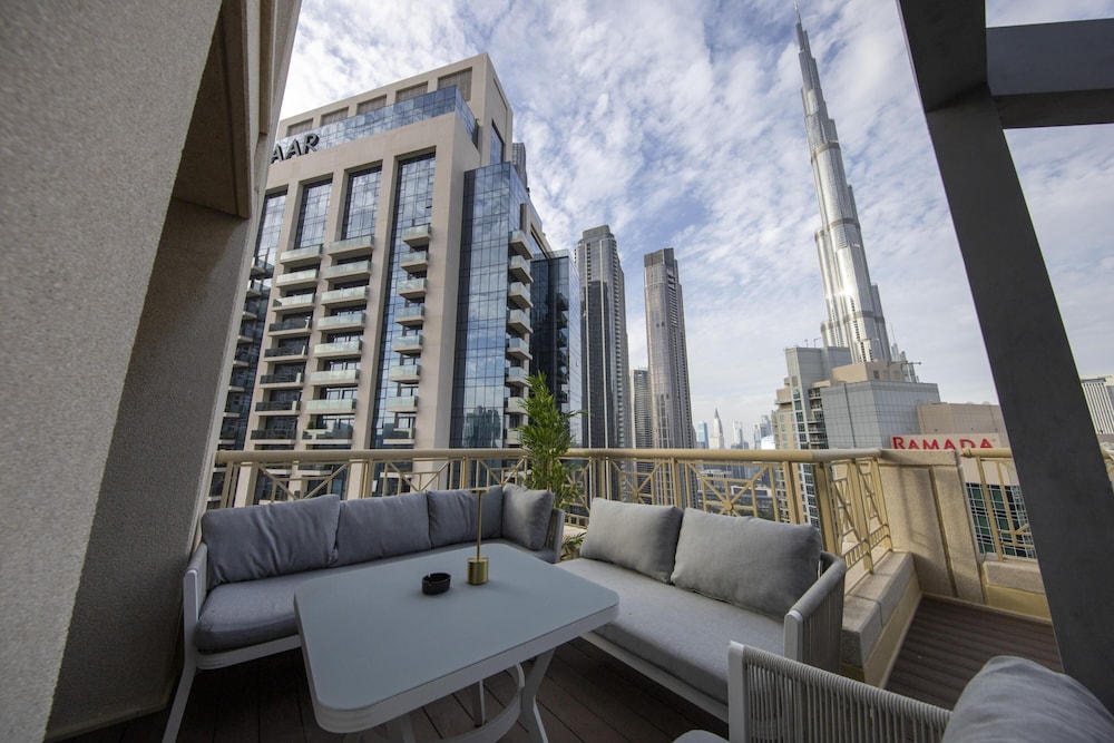 Fountain View Signature Residence With Terrace 135 SQM