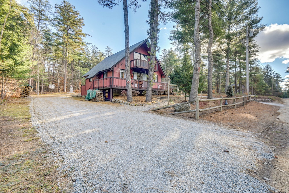 Charming Tamworth Cabin w/ Grill & Fireplace view 5