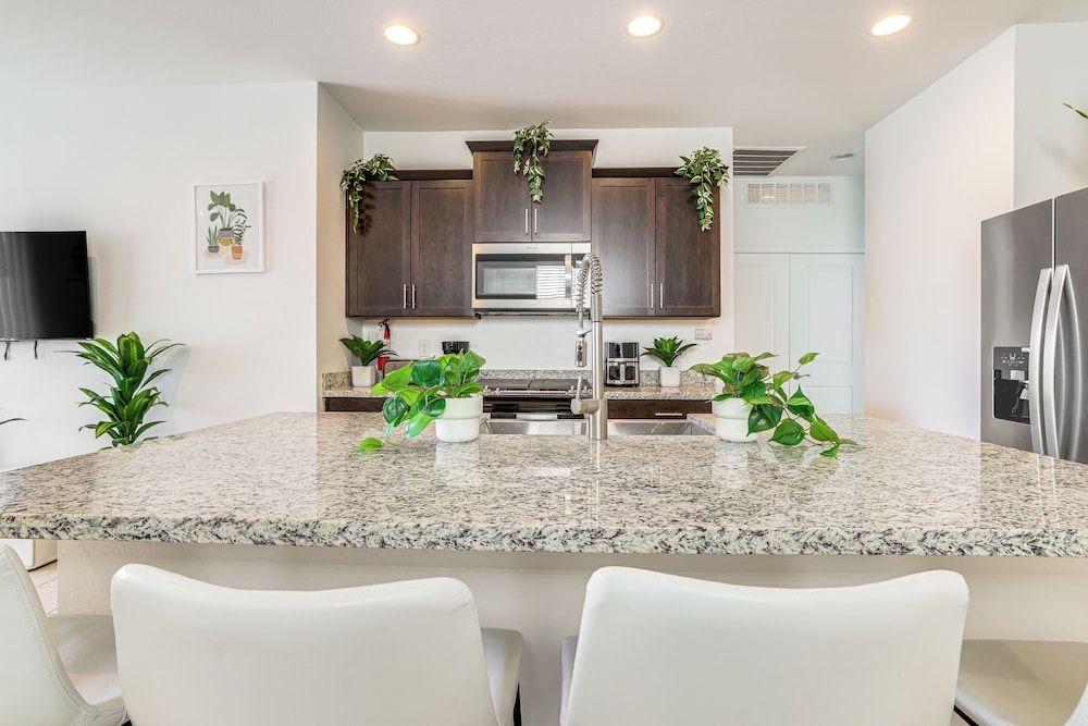 4 Mi to South Mountain Park: Phoenix Area Home