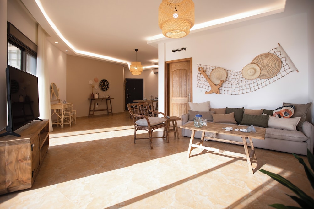 Akl - Chic Apts & Balconies in Batroun