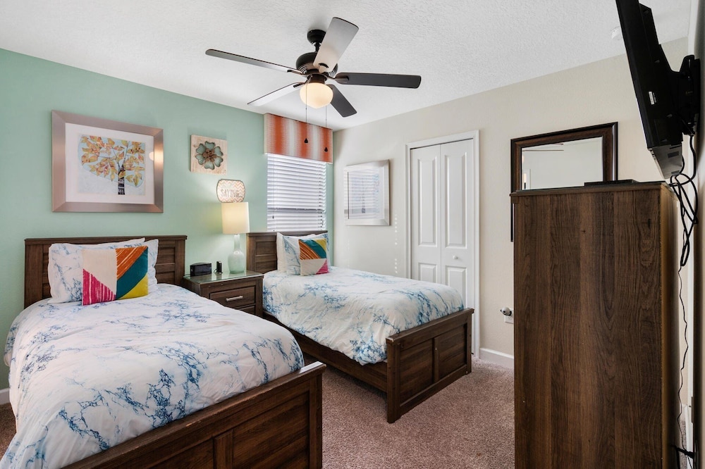Championsgate Resort 6 Bedroom Private Pool Home with Theater 6 Home