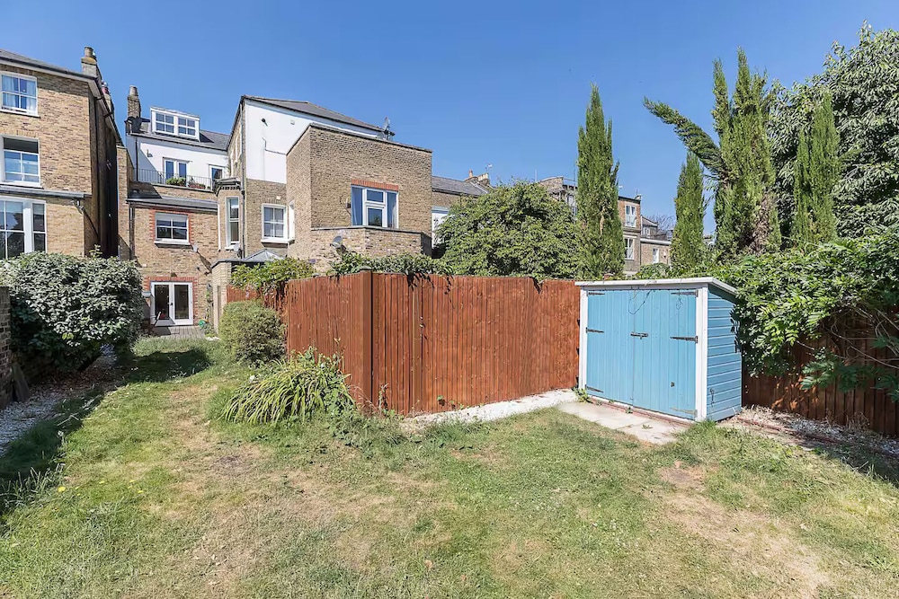 JOIVY Charming 1-Bedroom Flat with Patio