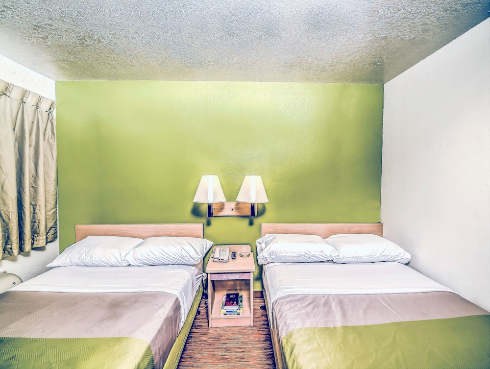 Motel 6 – Colorado Springs, CO – South/Metro Area
