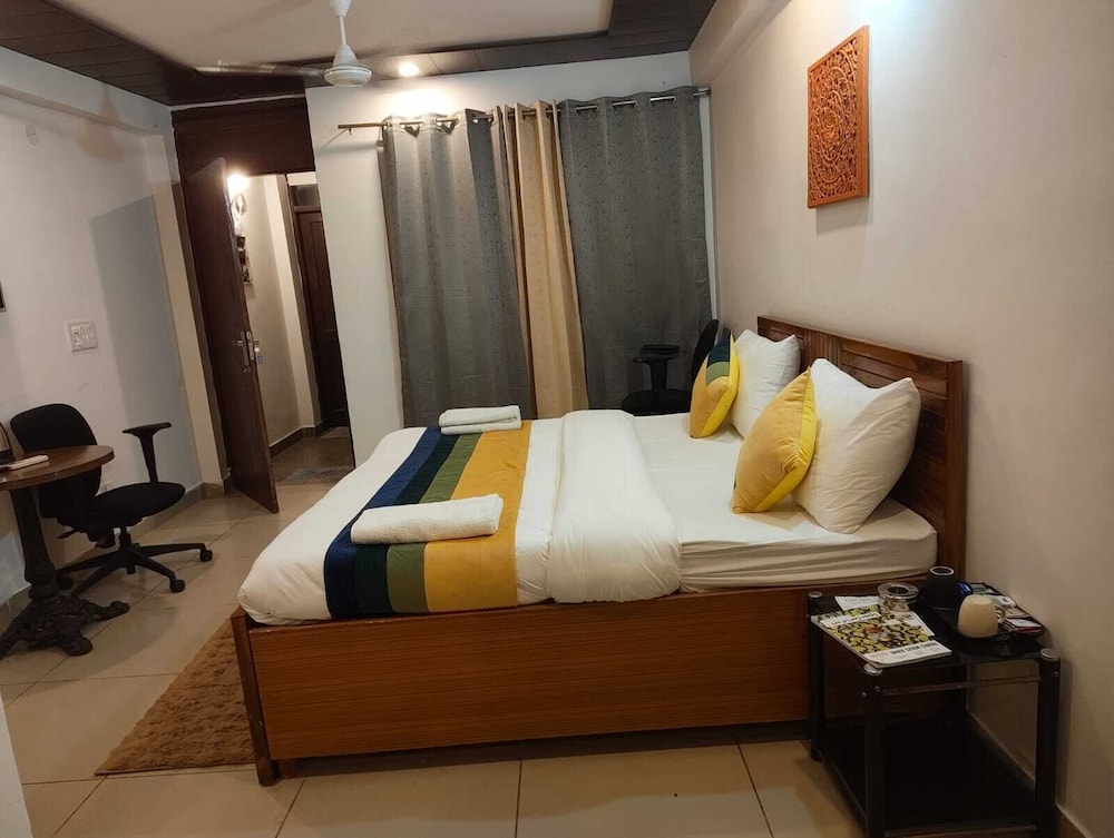 Roomshala Hotel Blueberry
