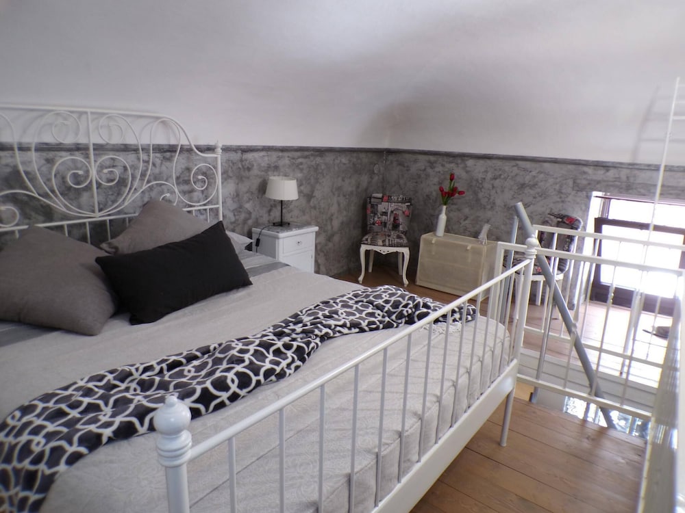 Astra Wi-fi Studio Apartment in the Historic Center