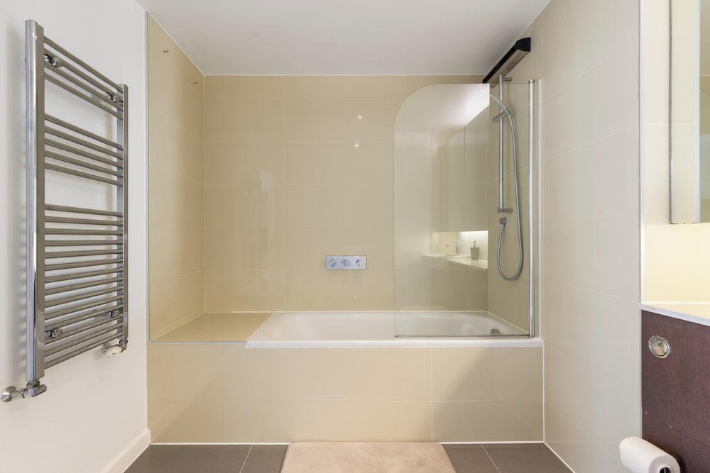 2 Bed-sleeps 4-balcony-family Friendly