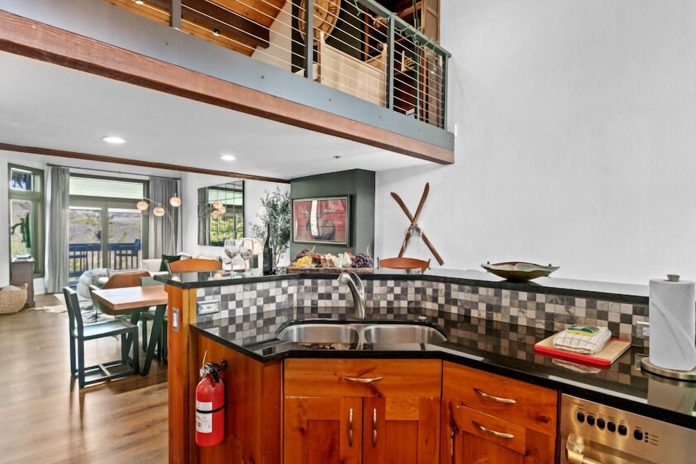 107 - Three Bedroom with Spa Ridgepoint 3 Condo