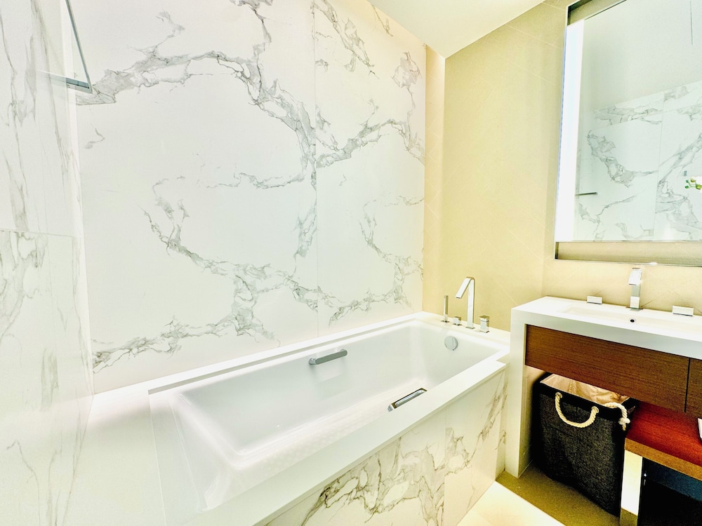 Venduras -Majestic Luxe 2BR Address Opera