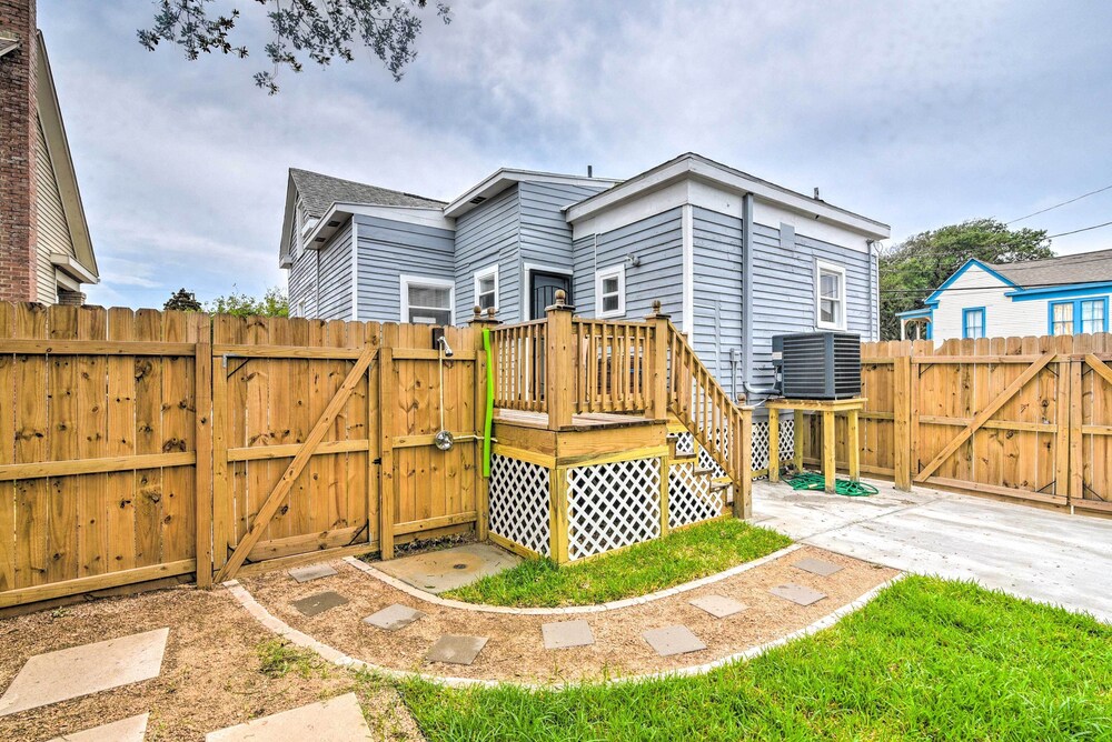 4 Blocks to Beach: Home w/ Patio in Galveston! view 4