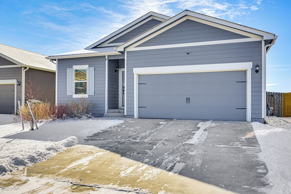 Hike, Sightsee & Explore: Home in Colorado Springs