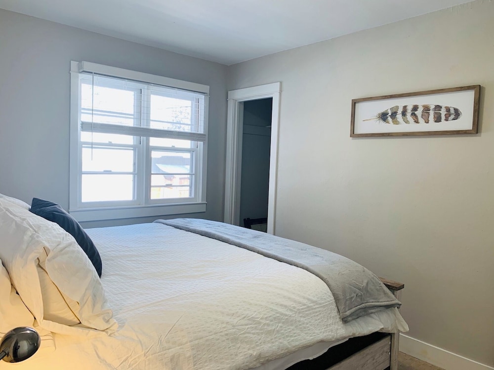 The Rams' Den King Beds, Fire Pit, Spacious Yard