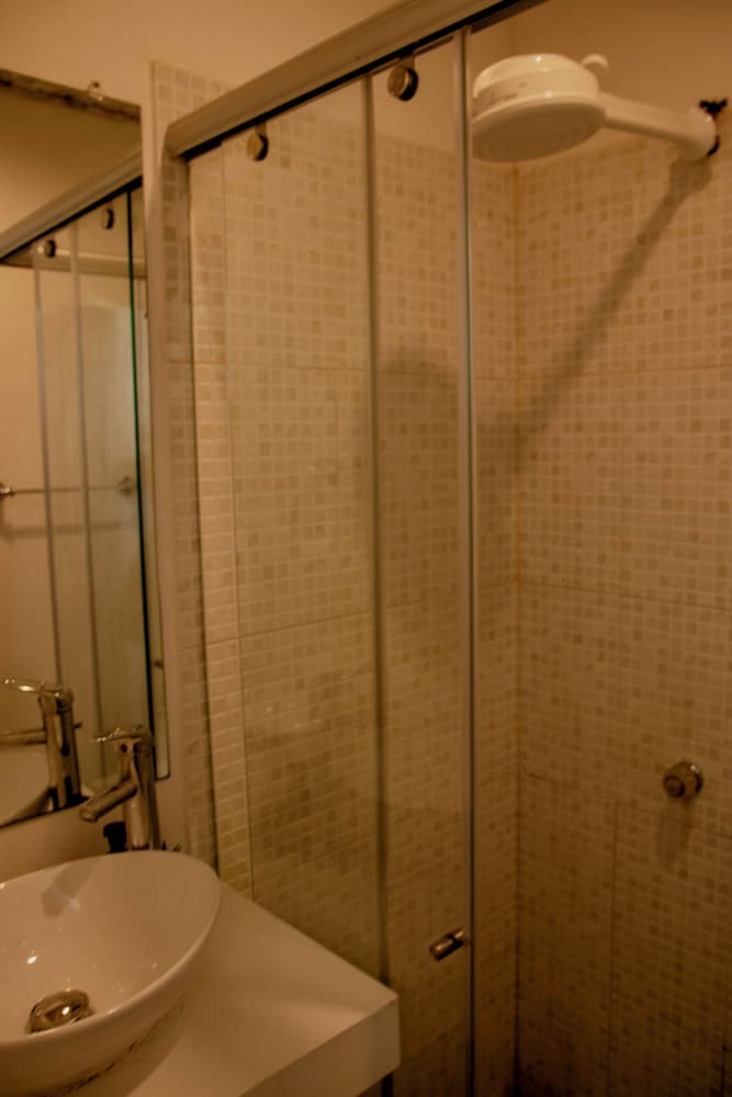 2BR APARTMENT IN THE WALLED CITY