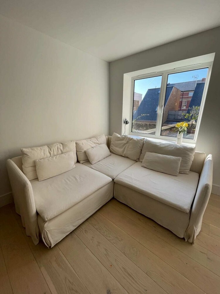 Beautiful 2BD Flat With Private Courtyard- Borough