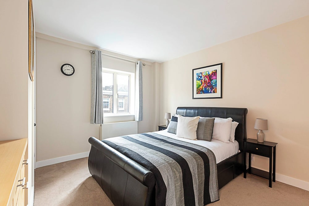 Beautiful Two Bedroom Abode Near Baker Street
