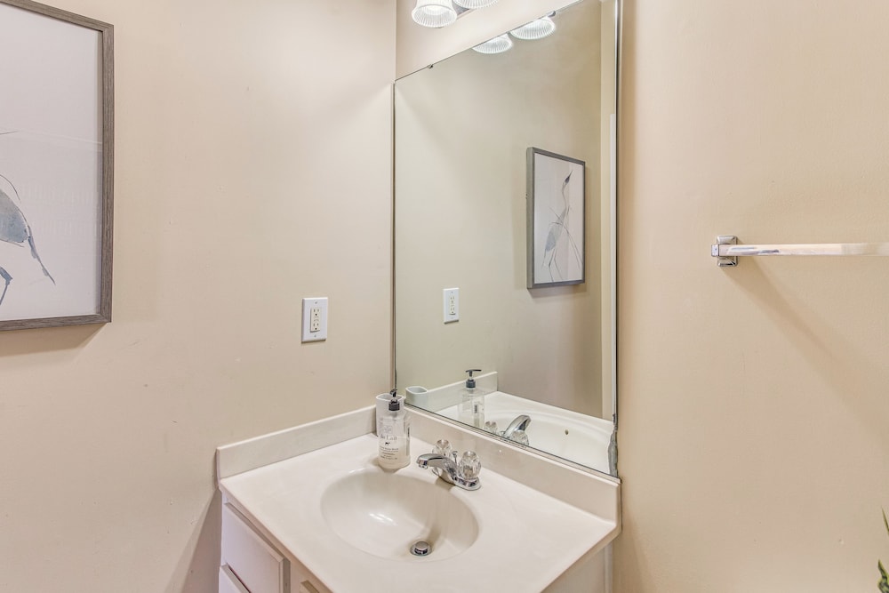 Beach Shuttle & Pool: North Myrtle Beach Condo!