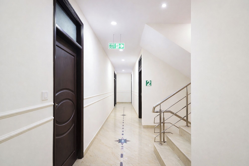 Fabhotel Aura Palace