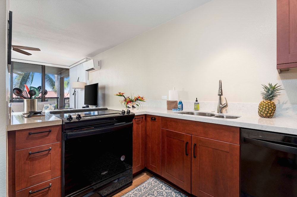 Easy Walk to Village - Air-conditioning - Ocean View - Wifi - Vrkcv