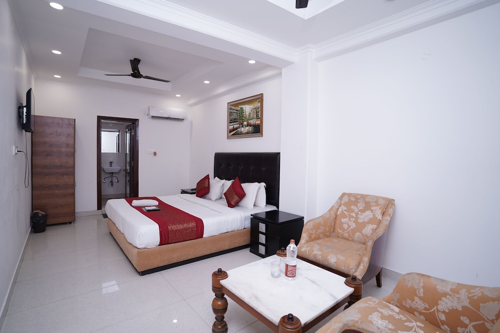 Hotel Moon Taj Near Yashobhoomi