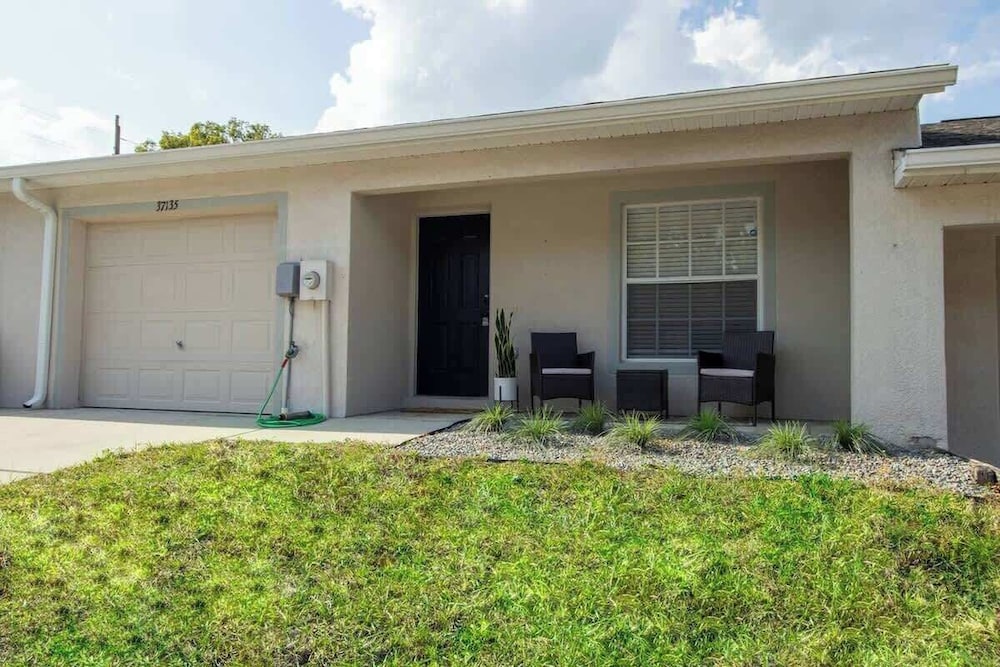 Entire Modern Home in Dade City