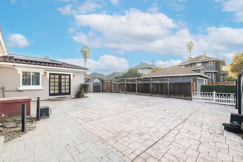 Stunning Roman Design 7bed5bath in Heart San Jose