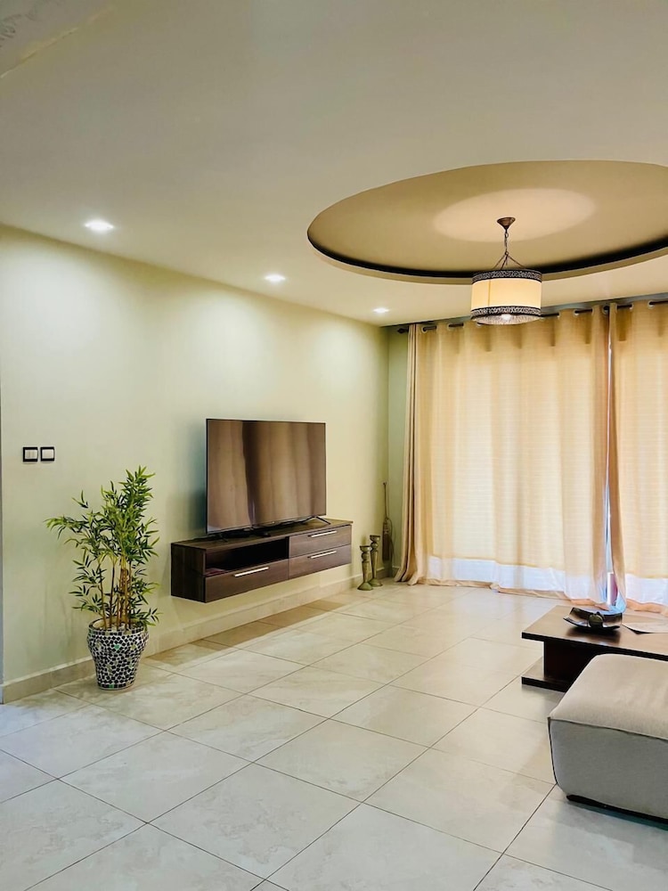 Luxury Oceanline Apartment-Shaza