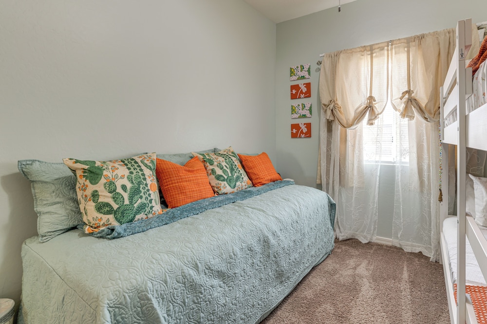 6 Mi to Dtwn Tempe: Pet-friendly Retreat w/ Yard!, photo 25