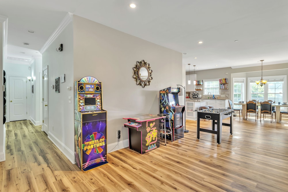 Heated Pool King Bed Jacuzzi Bath Arcade