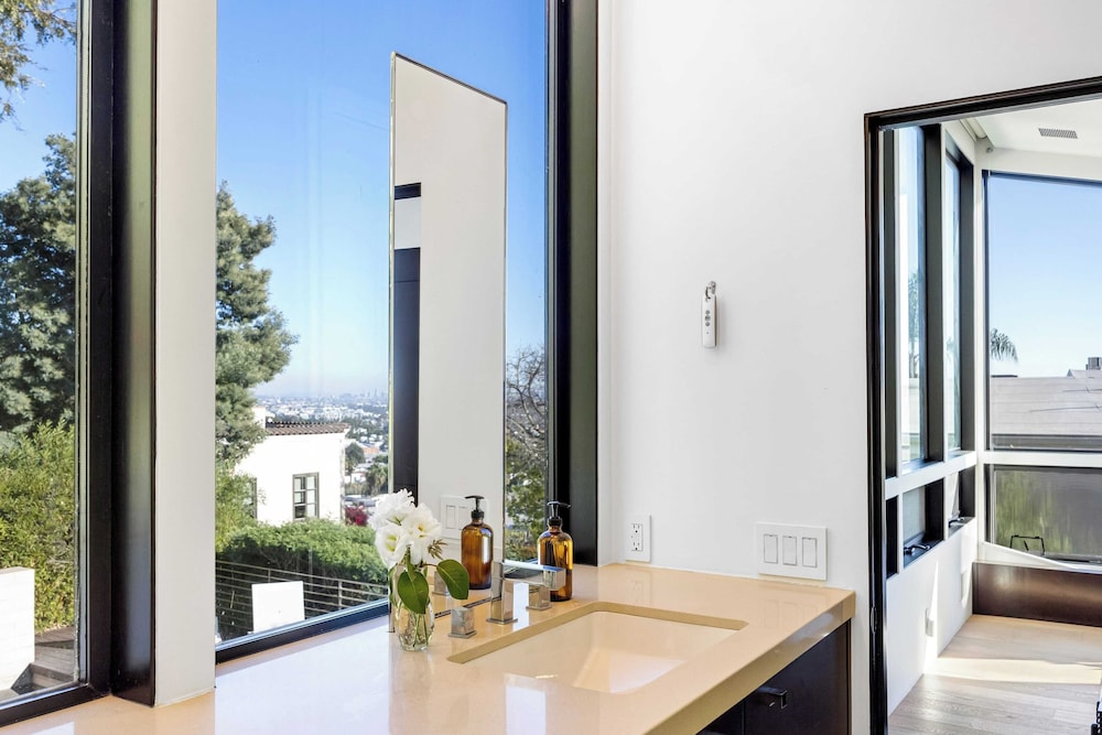 Kings Road West Hollywood Luxury Pool, Views, Firepit, Modern Design