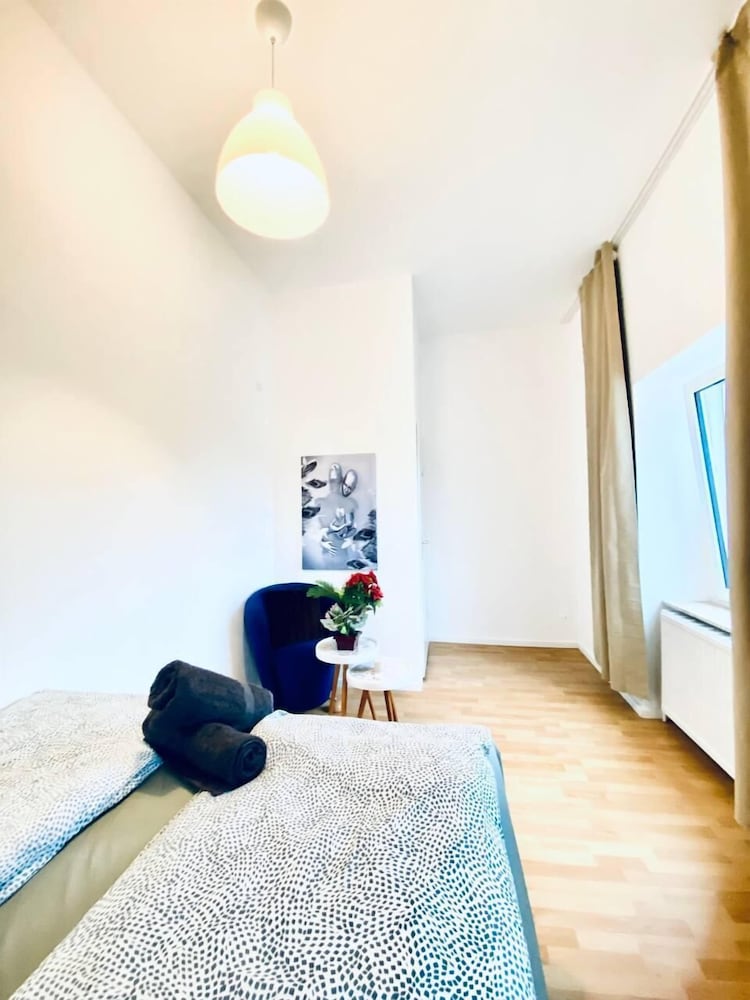 Spacious 4BR Apt Perfect for Groups
