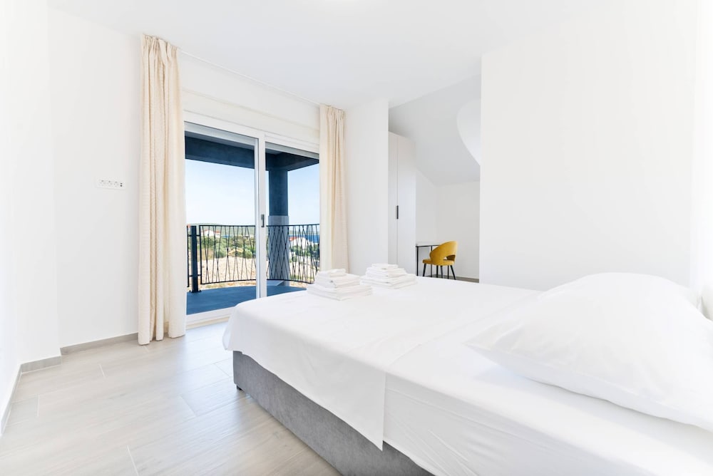 Luxury Living at Horizon Retreat