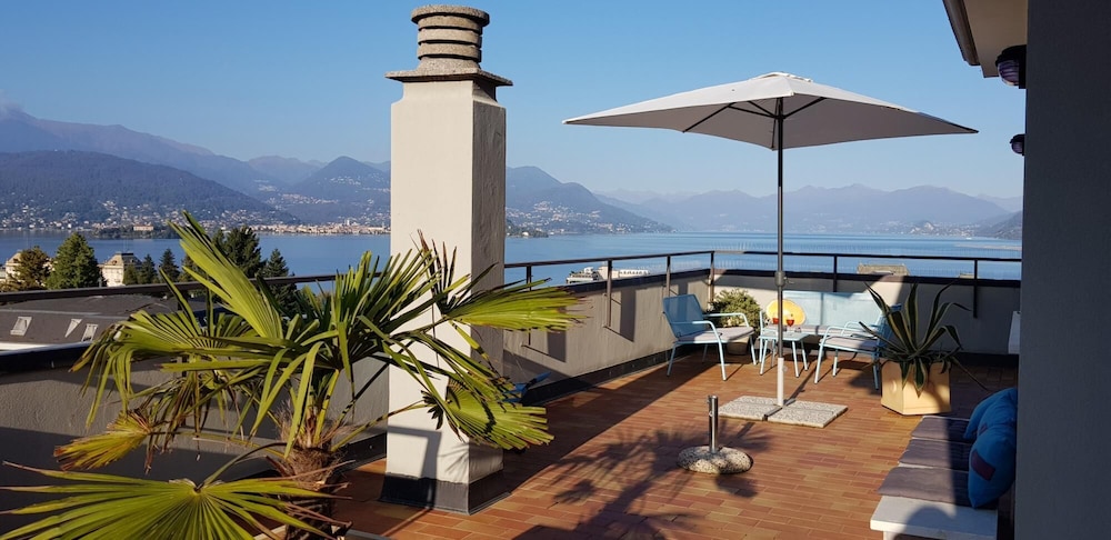 Terrace Lake View apt in Stresa With Lake View view 4