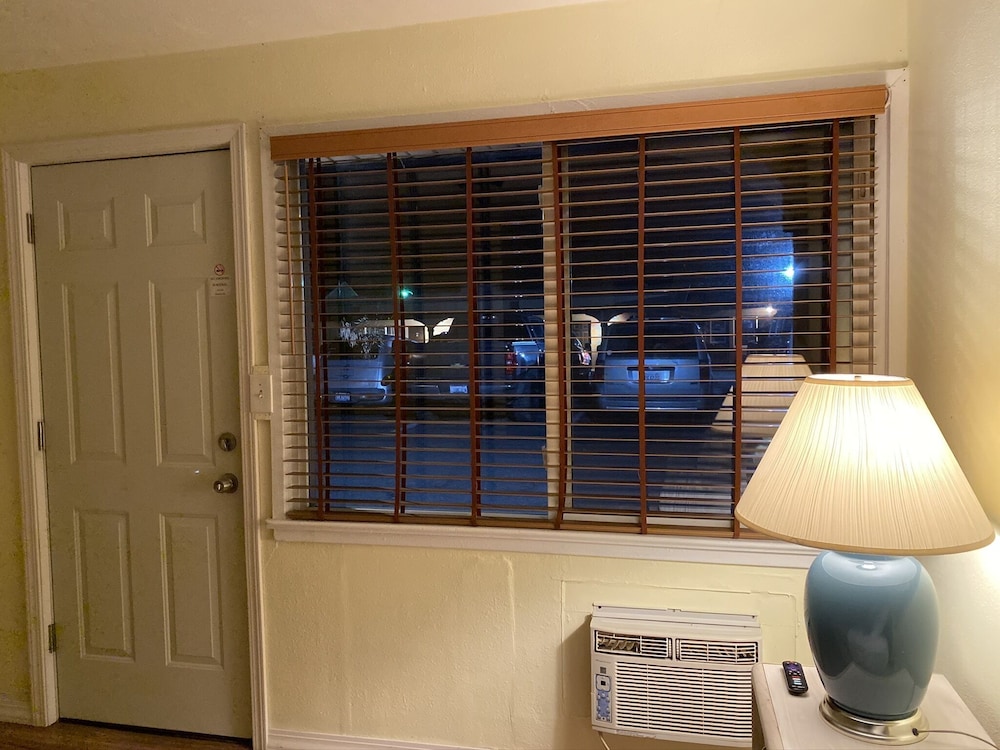 Sunland Inn Motel - Property Image 8