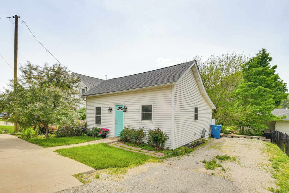 Mississippi River Retreat w/ Views: Walk to Water