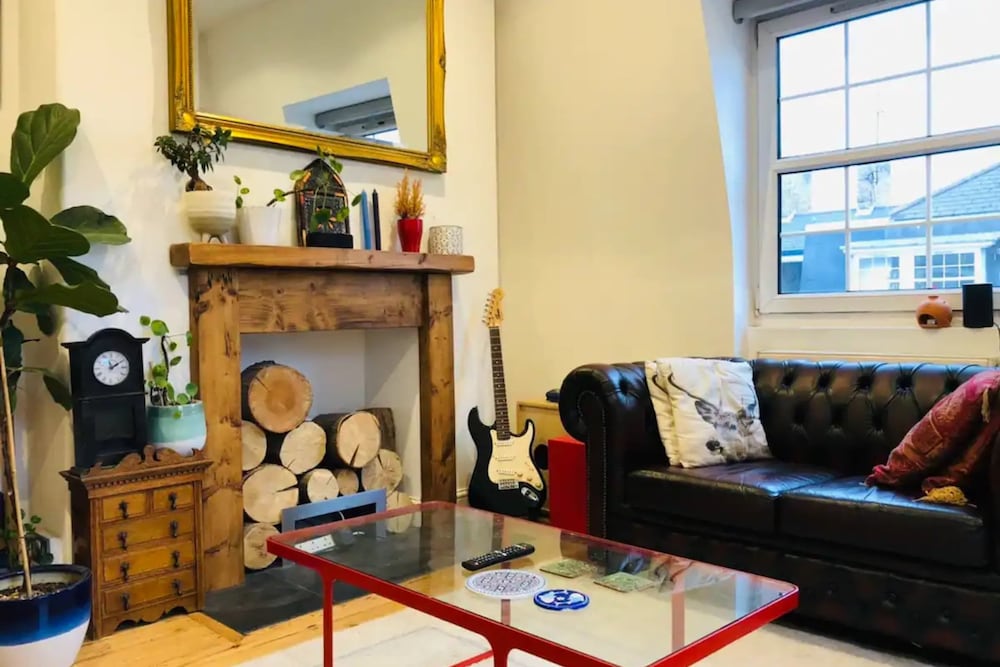 Stylish and Light 2 Bedroom Flat in Bethnal Green