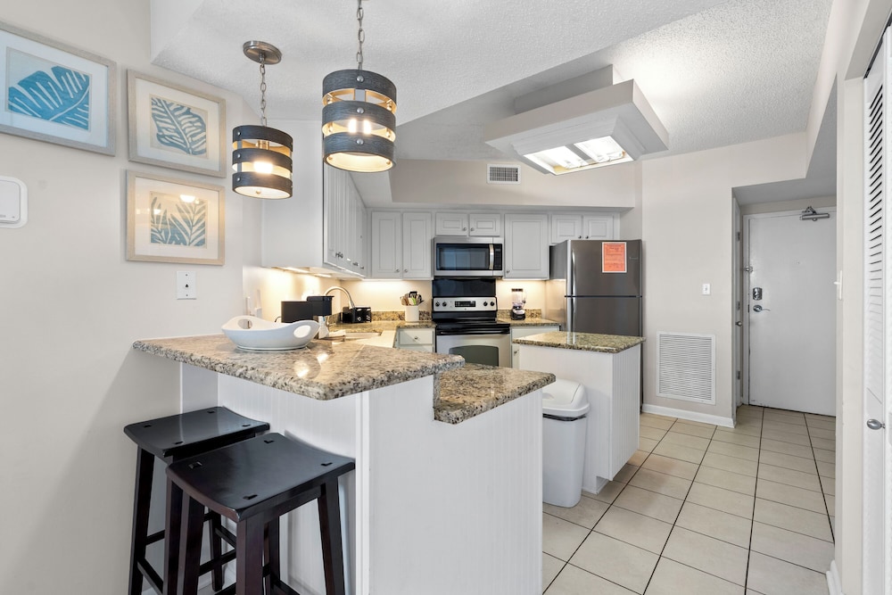 Pelican Pointe by Hosteeva